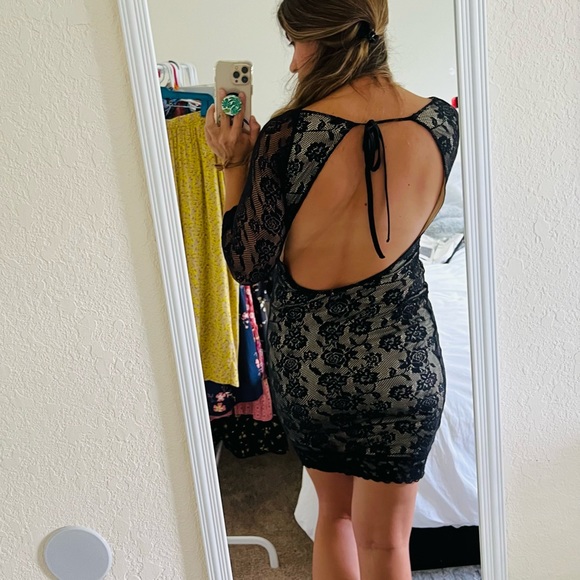 Sexy Lace Open Back Dress - Picture 5 of 5